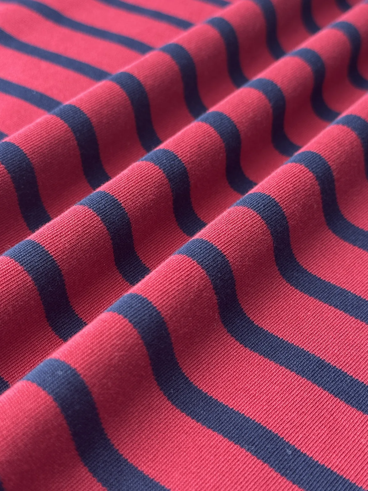 Red and navy striped knit surface for color sequence comparison